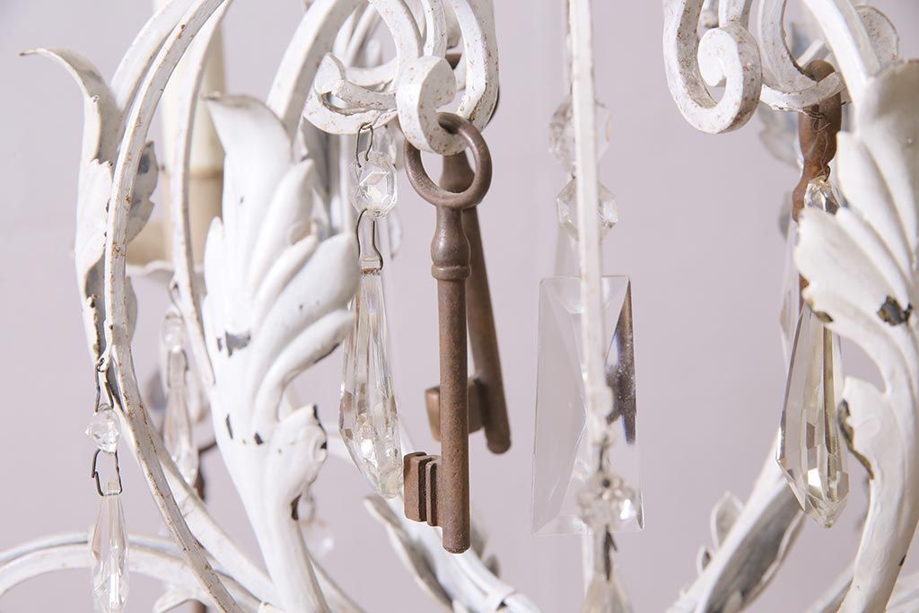 フランスアンティーク　鉄製　6灯　鍵のオブジェがついたシャビーなシャンデリア(天井照明、吊り下げ照明)(R-044994)
