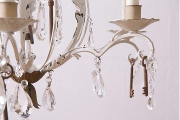 フランスアンティーク　鉄製　6灯　鍵のオブジェがついたシャビーなシャンデリア(天井照明、吊り下げ照明)(R-044994)