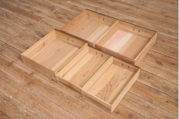 アンティーク家具　明治大正期　脚付きリメイク　天板ヒノキ材　モールガラス入り　黒いペイントと木色のバイカラーがおしゃれなテレビ台(収納棚、ガラス戸棚、テレビボード)(R-044995)