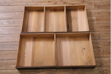 アンティーク家具　ヒノキ材　横桟引き戸が魅力的な美濃帳場箪笥・上段(収納棚、キャビネット)(R-044996)