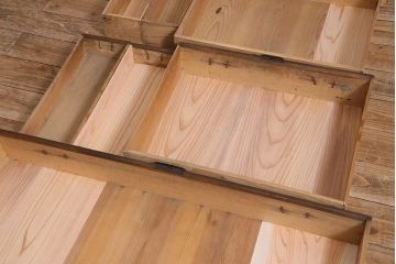 アンティーク家具　ヒノキ材　横桟引き戸が魅力的な美濃帳場箪笥・下段(収納棚、キャビネット)(R-044997)