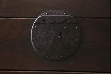 アンティーク家具　ヒノキ材　横桟引き戸が魅力的な美濃帳場箪笥・下段(収納棚、キャビネット)(R-044997)