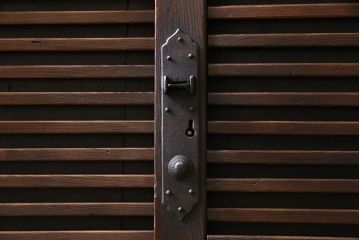 アンティーク家具　ヒノキ材　横桟引き戸が魅力的な美濃帳場箪笥・下段(収納棚、キャビネット)(R-044997)