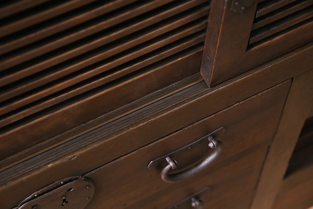 アンティーク家具　ヒノキ材　横桟引き戸が魅力的な美濃帳場箪笥・下段(収納棚、キャビネット)(R-044997)