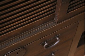 アンティーク家具　ヒノキ材　横桟引き戸が魅力的な美濃帳場箪笥・下段(収納棚、キャビネット)(R-044997)