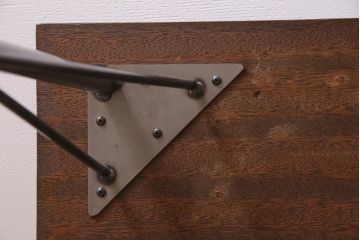 ビンテージ家具　和製　昭和中期　ラワン一枚板　まっすぐな縞模様の木目が魅力の鉄脚テーブル(作業台、アイアンテーブル、コンソールテーブル)(R-044999)