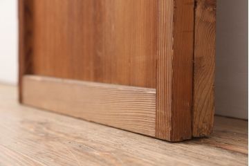 アンティーク建具　昭和初期　幅狭タイプ　美しい柾目が楽しめる舞良戸2枚セット(板戸、引き戸)(R-045008)