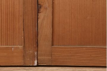 アンティーク建具　昭和初期　幅狭タイプ　美しい柾目が楽しめる舞良戸2枚セット(板戸、引き戸)(R-045008)