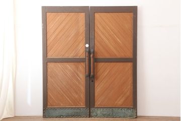 ヴィンテージ建具　両開き　お城の扉のようなデザインが印象的な親子ドア(ペアドア、木製ドア、扉、ビンテージ)(R-045019)