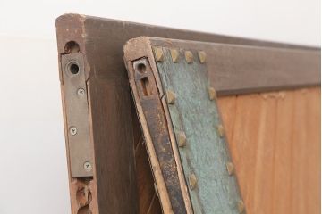 ヴィンテージ建具　両開き　お城の扉のようなデザインが印象的な親子ドア(ペアドア、木製ドア、扉、ビンテージ)(R-045019)