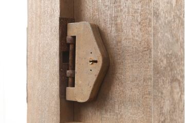 ビンテージ建具　昭和中期　大振りサイズのレトロな引き戸(蔵戸、建具、玄関戸)(R-045022)