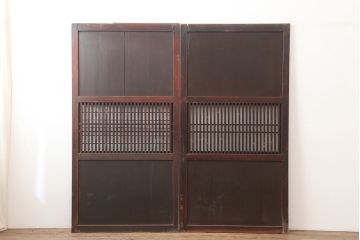 アンティーク建具　明治期　裏障子付き　赤みを帯びた木肌が美しい格子帯戸2枚セット(引き戸、建具)(R-045032)