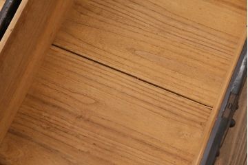 アンティーク家具　前面ケヤキ材　玉杢　分厚い金具が目を引く上手物の佐渡小木箪笥(佐渡箪笥、衣装箪笥、重ね箪笥)(R-045038)