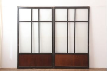 アンティーク建具　昭和初期　漆塗り　凛とした上品さ漂うガラス戸2枚セット(引き戸)(R-045040)