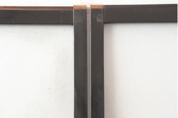 アンティーク建具　昭和初期　漆塗り　凛とした上品さ漂うガラス戸2枚セット(引き戸)(R-045040)
