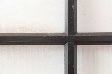 アンティーク建具　昭和初期　漆塗り　凛とした上品さ漂うガラス戸2枚セット(引き戸)(R-045040)