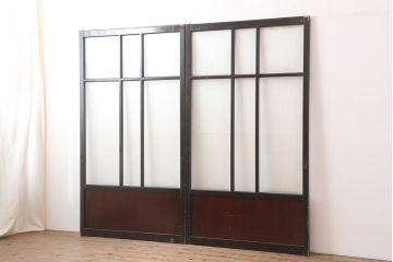 アンティーク建具　昭和初期　漆塗り　凛とした上品さ漂うガラス戸2枚セット(引き戸)(R-045040)