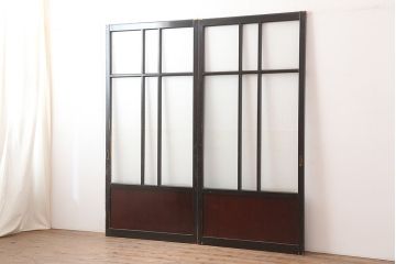 アンティーク建具　昭和初期　漆塗り　凛とした上品さ漂うガラス戸2枚セット(引き戸)(R-045041)