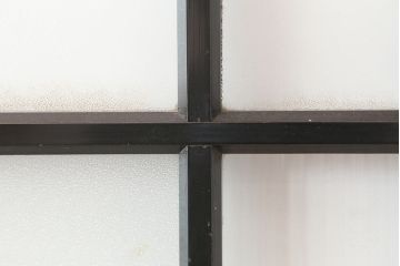 アンティーク建具　昭和初期　漆塗り　凛とした上品さ漂うガラス戸2枚セット(引き戸)(R-045041)