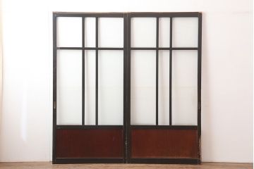 アンティーク建具　昭和初期　漆塗り　凛とした上品さ漂うガラス戸2枚セット(引き戸)(R-045041)