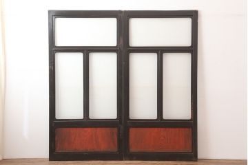 アンティーク建具　石川県産　総漆塗り　浮造り仕上げ　バイカラーが目を引く上品なガラス戸2枚セット(引き戸、建具)(R-045044)