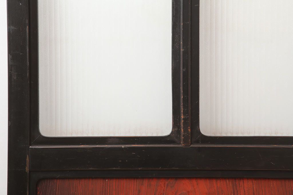 アンティーク建具　石川県産　総漆塗り　浮造り仕上げ　バイカラーが目を引く上品なガラス戸2枚セット(引き戸、建具)(R-045044)