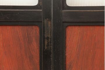 アンティーク建具　石川県産　総漆塗り　浮造り仕上げ　バイカラーが目を引く上品なガラス戸2枚セット(引き戸、建具)(R-045044)