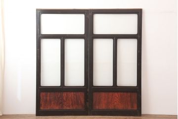 アンティーク建具　石川県産　総漆塗り　浮造り仕上げ　バイカラーが目を引く上品なガラス戸2枚セット(引き戸、建具)(R-045044)