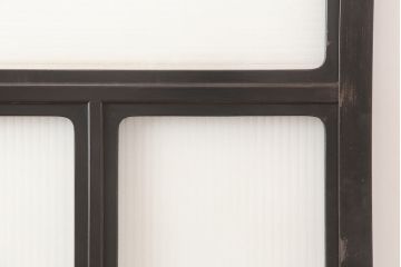 アンティーク建具　石川県産　総漆塗り　浮造り仕上げ　バイカラーが目を引く上品なガラス戸2枚セット(引き戸、建具)(R-045044)