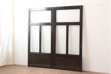 アンティーク建具　石川県産　総漆塗り　浮造り仕上げ　上品な空間作りにおすすめのガラス戸2枚セット(引き戸、建具)(R-045046)