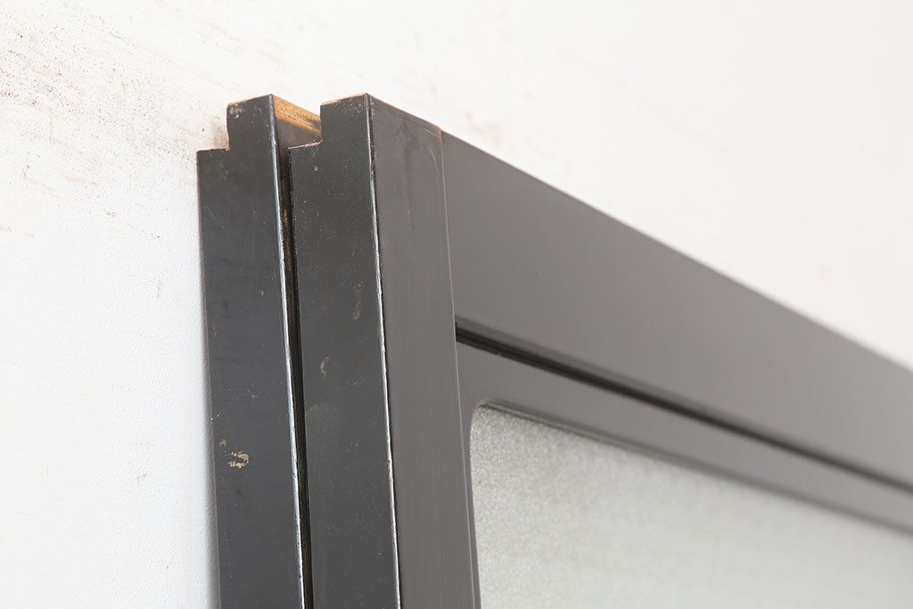 アンティーク建具　石川県産　総漆塗り　浮造り仕上げ　上品な空間作りにおすすめのガラス戸2枚セット(引き戸、建具)(R-045046)