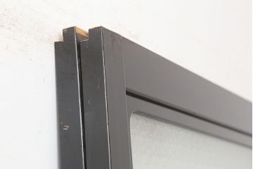 アンティーク建具　石川県産　総漆塗り　浮造り仕上げ　上品な空間作りにおすすめのガラス戸2枚セット(引き戸、建具)(R-045046)