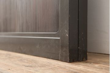 アンティーク建具　石川県産　総漆塗り　浮造り仕上げ　上品な空間作りにおすすめのガラス戸2枚セット(引き戸、建具)(R-045046)