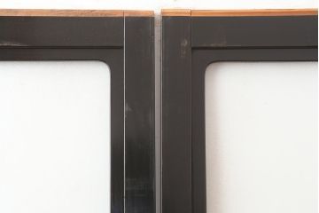 アンティーク建具　石川県産　総漆塗り　浮造り仕上げ　上品な空間作りにおすすめのガラス戸2枚セット(引き戸、建具)(R-045046)