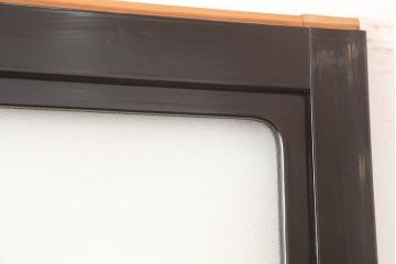 アンティーク建具　石川県産　総漆塗り　浮造り仕上げ　上品な空間作りにおすすめのガラス戸2枚セット(引き戸、建具)(R-045046)