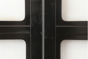 アンティーク建具　石川県産　総漆塗り　浮造り仕上げ　上品な空間作りにおすすめのガラス戸2枚セット(引き戸、建具)(R-045046)