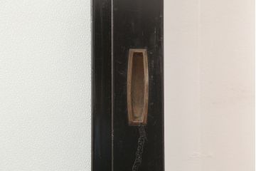 アンティーク建具　石川県産　総漆塗り　浮造り仕上げ　上品な空間作りにおすすめのガラス戸2枚セット(引き戸、建具)(R-045046)