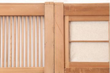 アンティーク建具　昭和中期　腰板ケヤキ材・玉杢　裏障子付き　和の高級感漂う格子戸2枚セット(引き戸、建具)(R-045050)