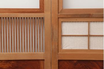 アンティーク建具　昭和中期　腰板ケヤキ材・玉杢　裏障子付き　和の高級感漂う格子戸2枚セット(引き戸、建具)(R-045050)