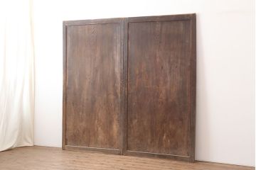 アンティーク建具　明治期　杉材一枚板　杢目が魅力のシンプルな板戸2枚セット(帯戸、引き戸)(R-045052)
