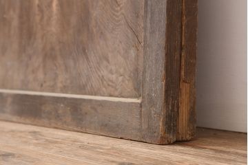 アンティーク建具　明治期　杉材一枚板　杢目が魅力のシンプルな板戸2枚セット(帯戸、引き戸)(R-045052)