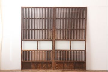アンティーク建具　昭和初期　木味たっぷりな趣のある格子戸2枚セット　(R-045075)