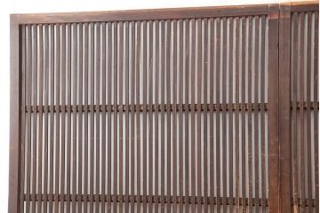 アンティーク建具　昭和初期　木味たっぷりな趣のある格子戸2枚セット　(R-045075)