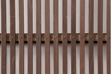 アンティーク建具　昭和初期　木味たっぷりな趣のある格子戸2枚セット　(R-045075)
