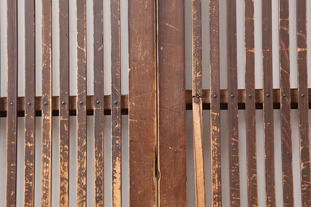 アンティーク建具　昭和初期　木味たっぷりな趣のある格子戸2枚セット　(R-045075)