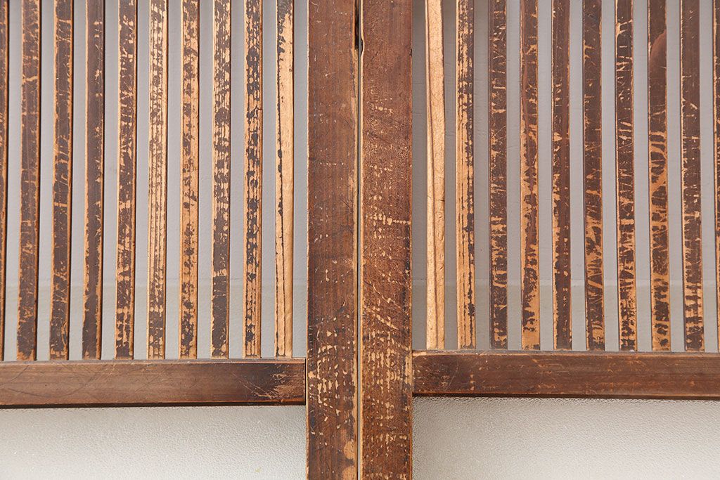 アンティーク建具　昭和初期　木味たっぷりな趣のある格子戸2枚セット　(R-045075)