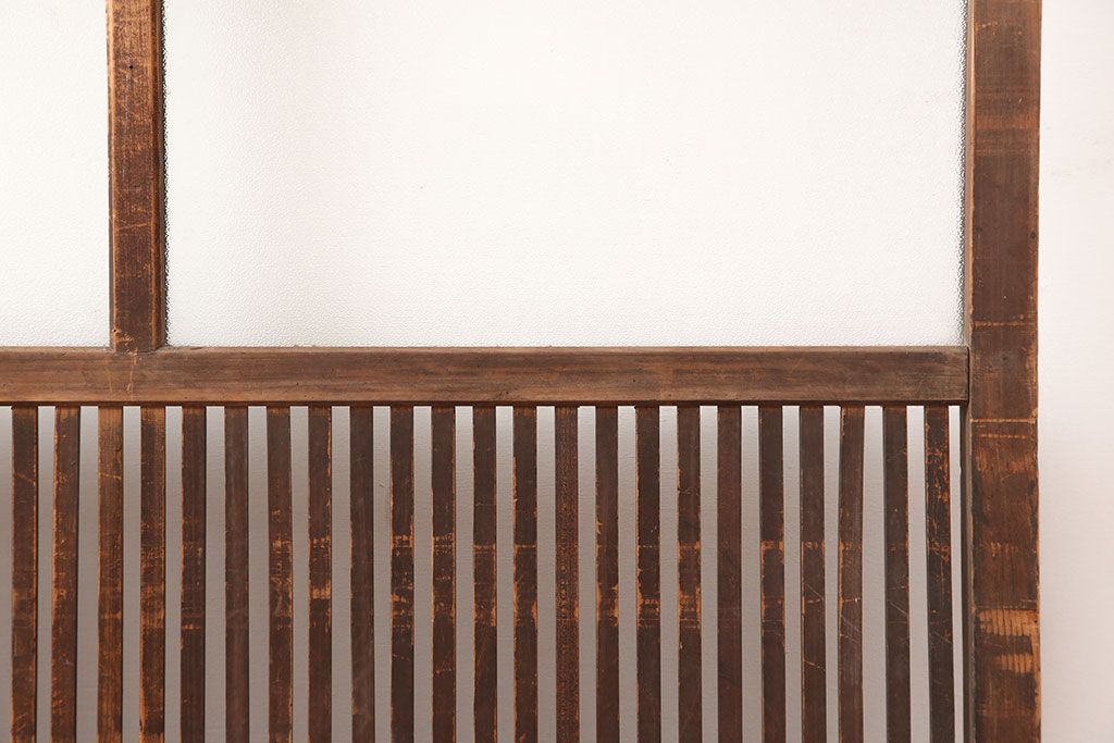 アンティーク建具　昭和初期　木味たっぷりな趣のある格子戸2枚セット　(R-045075)