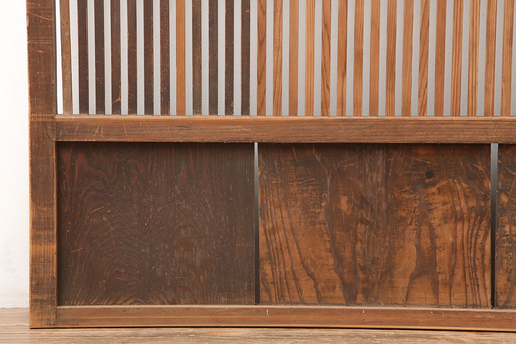 アンティーク建具　昭和初期　木味たっぷりな趣のある格子戸2枚セット　(R-045075)
