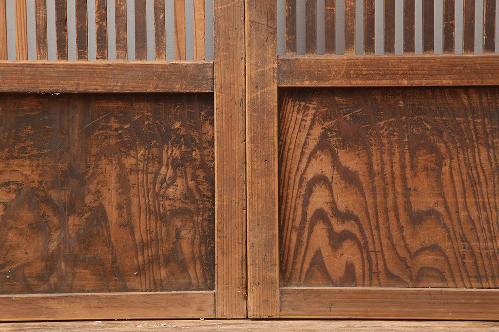 アンティーク建具　昭和初期　木味たっぷりな趣のある格子戸2枚セット　(R-045075)