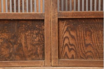アンティーク建具　昭和初期　木味たっぷりな趣のある格子戸2枚セット　(R-045075)